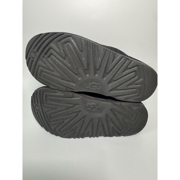 UGG Neumel 2 Black Ankle Chukka Shearling Lined Boots 1017320K Big Kids Size 4 - Picture 7 of 13